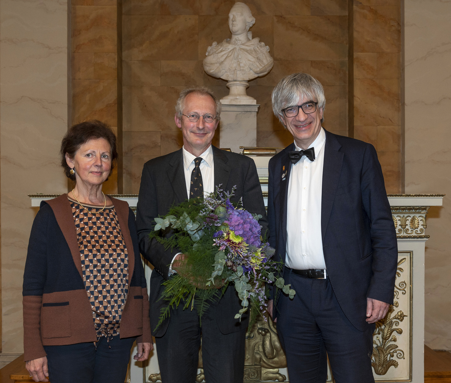 After the election: Professor Christian Ammer (centre) with Senate chair Professor Margarete Boos (left) and University President Professor Metin Tolan.