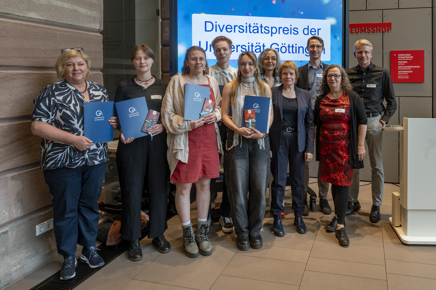 Die feierliche Preisverleihung fand am Dienstag, 19. Mai 2026, dem bundesweiten Diversity-Tag der Charta der Vielfalt, im Forum Wissen statt.