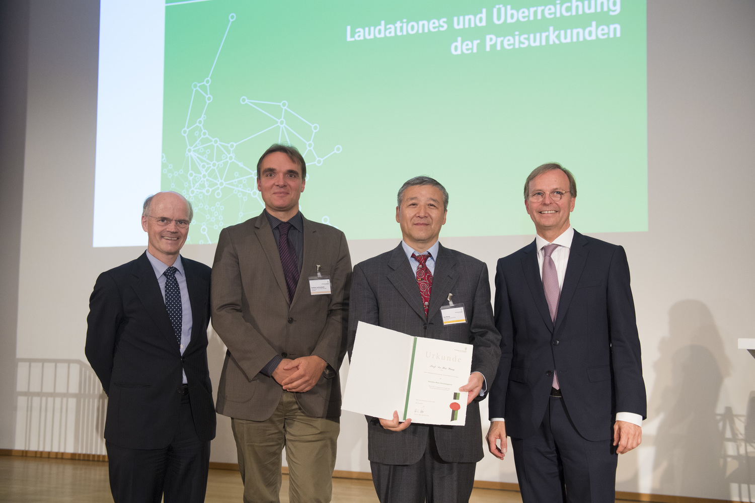 Award Winner Professor Wang Hui (second from right) with (from left) Dr. Enno Aufderheide (Humboldt Foundation), Professor Dominic Sachsenmaier (University of Göttingen) and Thomas Rachel (Federal Ministry of Education and Research).