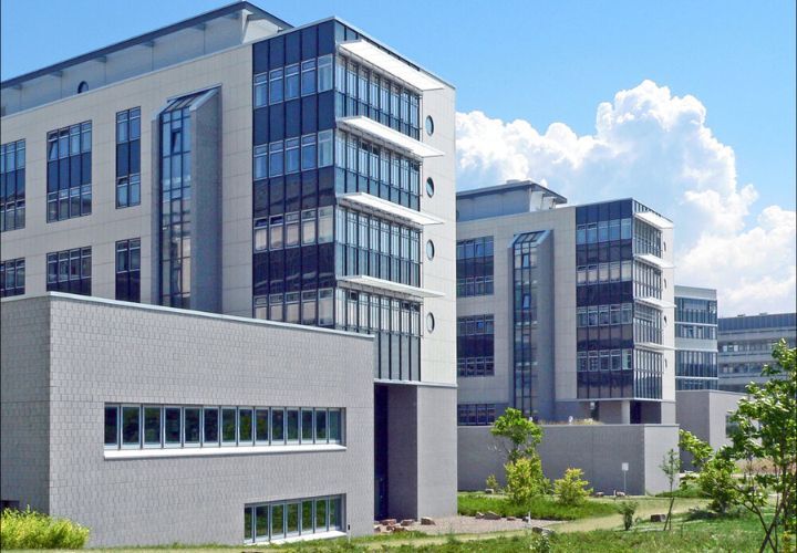 84 Bachelor- und Masterabsolventinnen und -absolventen haben ihr Studium im vergangenen Semester beendet.