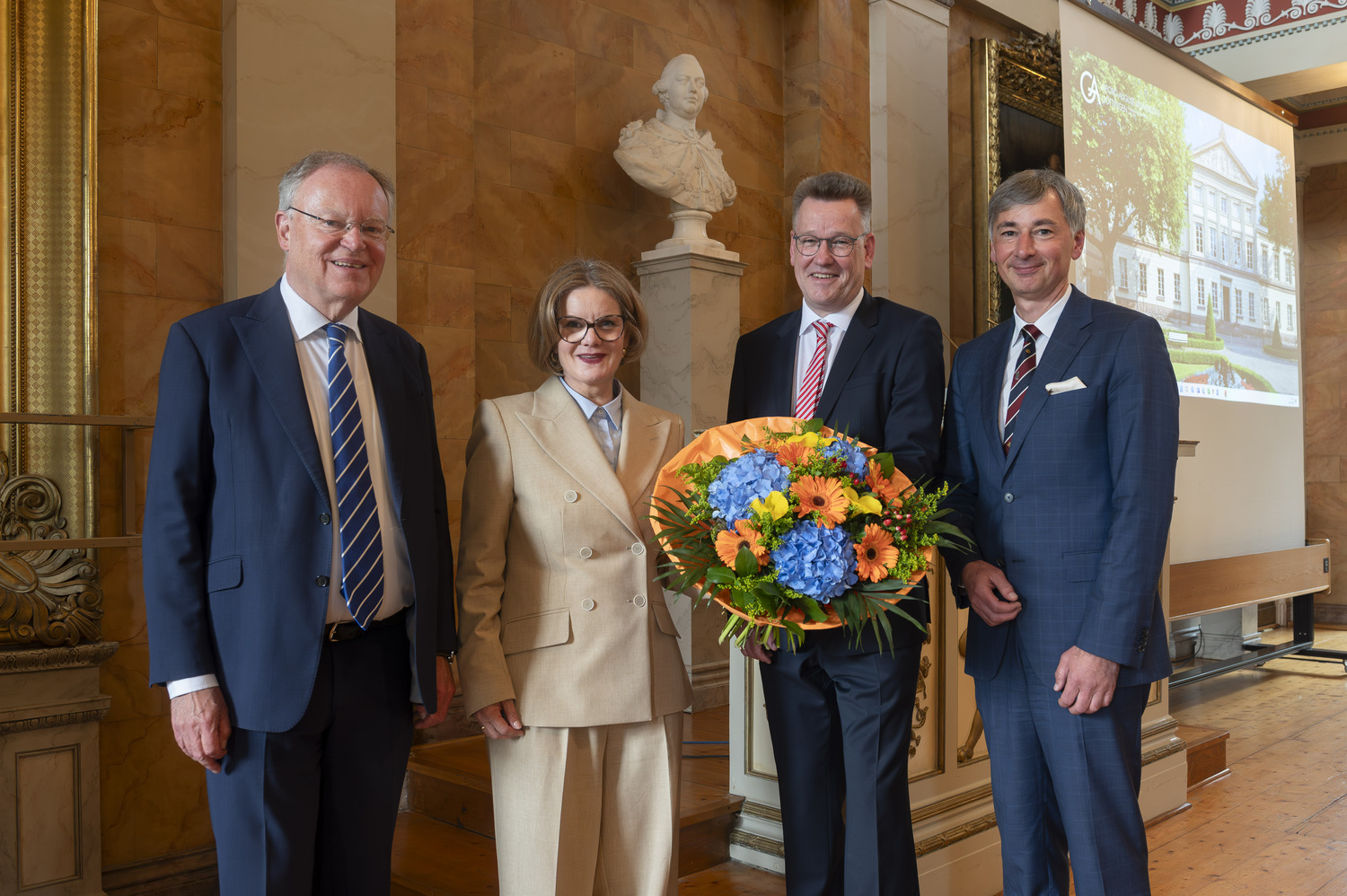 Stephan Weil, Chair, University Foundation Committee; Dr Valérie Schüller, Vice-President, Göttingen University; Professor Johannes Wessels; and Professor Ramin Yahyapour, Chair, University Senate