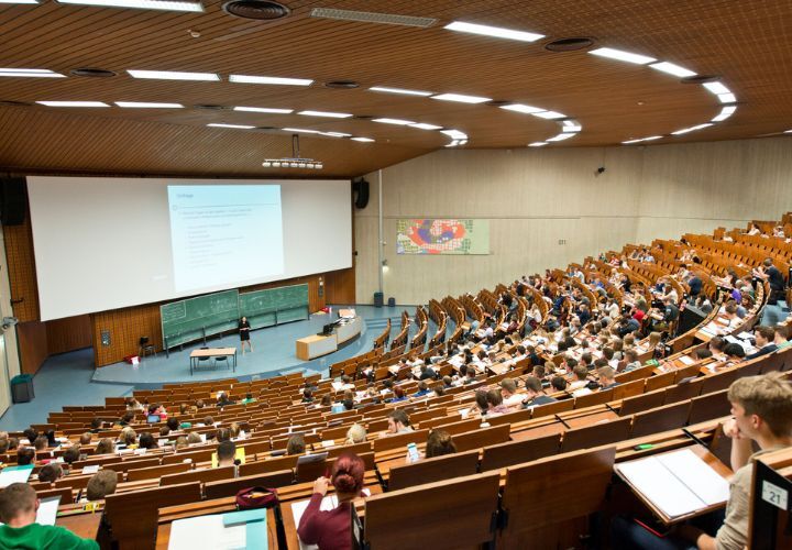 Indikatoren für das Ranking sind Publikationen, Zitationen, internationale Zusammenarbeit bei Publikationen und die Qualität der Zeitschrift, in der die Publikation erschienen ist.