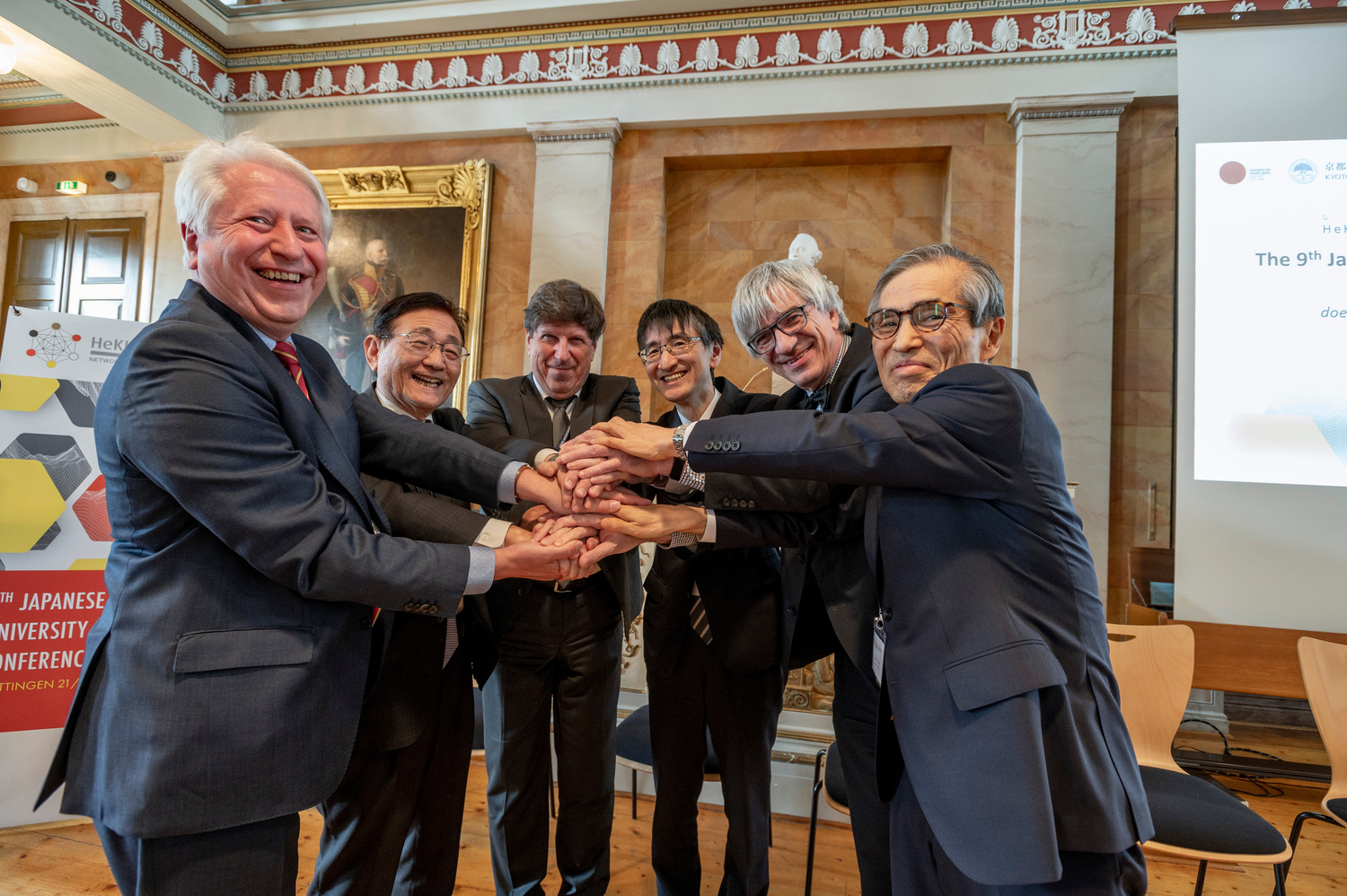 Die sechs Partneruniversitäten des deutsch-japanischen Hochschulnetzwerks HeKKSaGOn haben zum Ende ihres Rektorentreffens in Göttingen weitere gemeinsame Aktivitäten vereinbart.