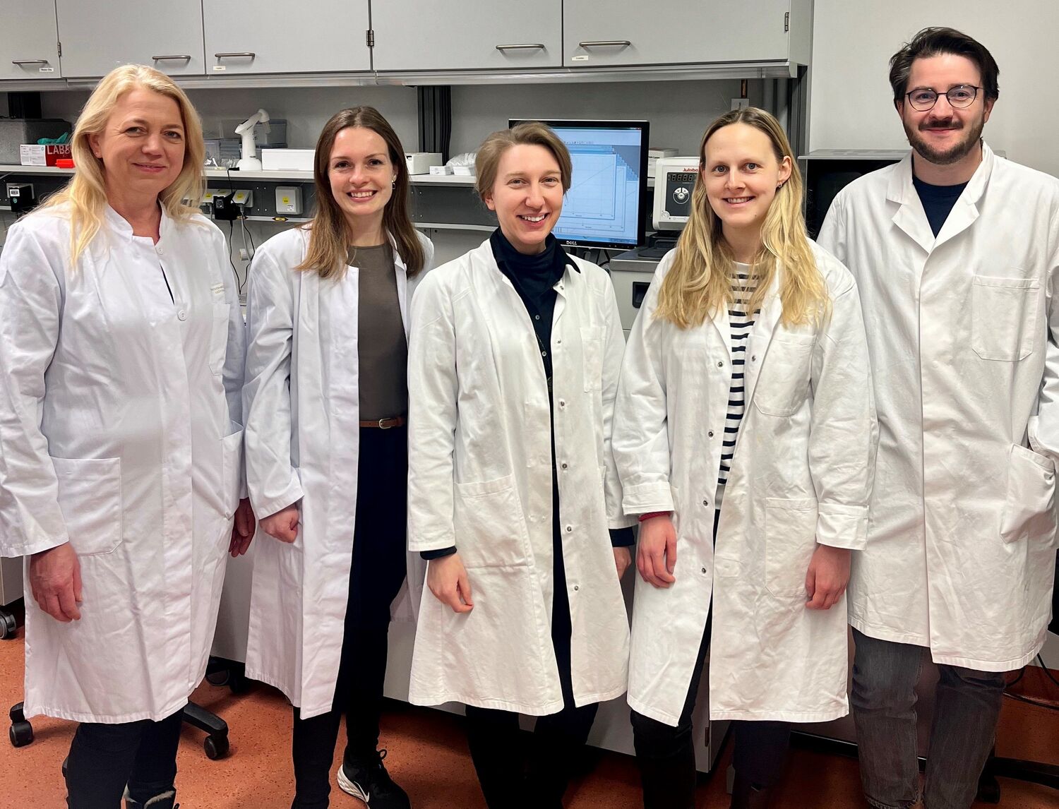 Researchers involved in the study from Göttingen University and University Medical Center Göttingen (UMG): Antje Dickmanns, Kim Maren Klein (née Stegmann), Lisa-Marie Funk, Marie Wensien and Fabian Rabe von Pappenheim (from left to right).