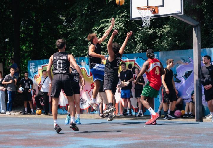 In insgesamt zehn Turnieren treten rund 1.500 Teilnehmende gegeneinander an.