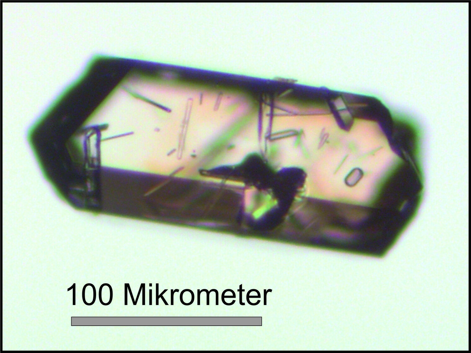 Example of a slightly pink zircon crystal of the volcanic ash layer, which could be dated to an age of 14.20 ± 0.08 million years using the uranium-lead method.