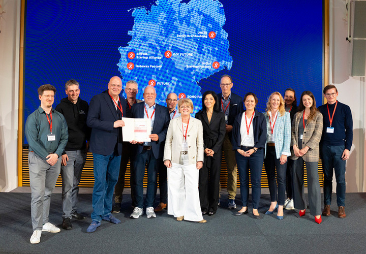 Große Freude beim Team von GOe FUTURE bei der Prämierungsfeier am 10. Juli 2025 in Berlin