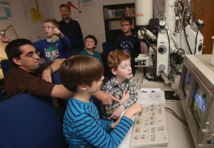 In Seminaren und Workshops können die Kinder selbst aktiv werden